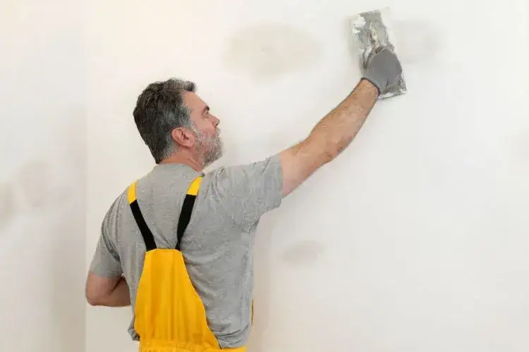 Tynk gipsowy twardy czy cementowo-wapienny: który wybór jest lepszy?