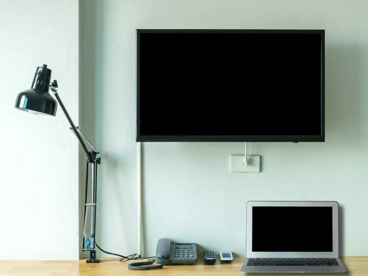 Jak połączyć komputer z telewizorem bezprzewodowo i uniknąć problemów