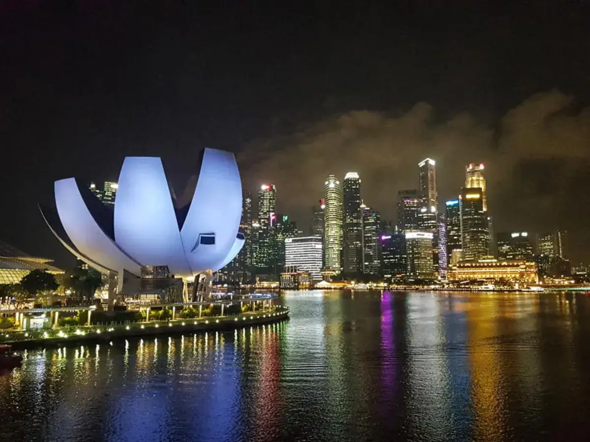 W jakim kraju jest Singapur? Odkryj jego niezwykłą historię i status