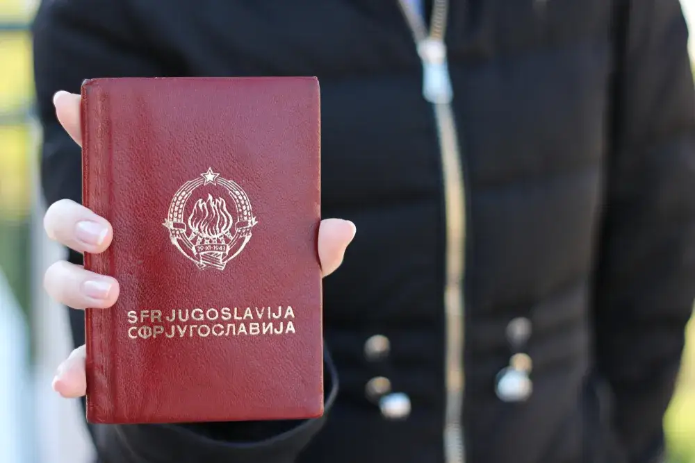 Co zrobić ze starym paszportem? Nie oddawaj! Ważne wizy i bezpieczeństwo