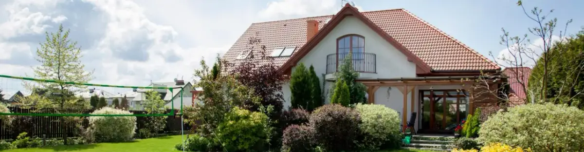 Dom całoroczny – co to znaczy i jak go zbudować, by nie żałować