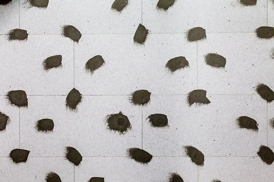 Kołkowanie styropianu ile kołków – uniknij błędów przy ociepleniu