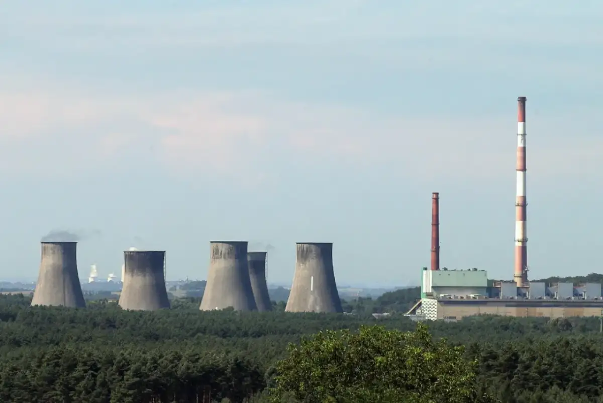 Elektrownia Jaworzno: Blok 910 MW, awarie, zielona przyszłość