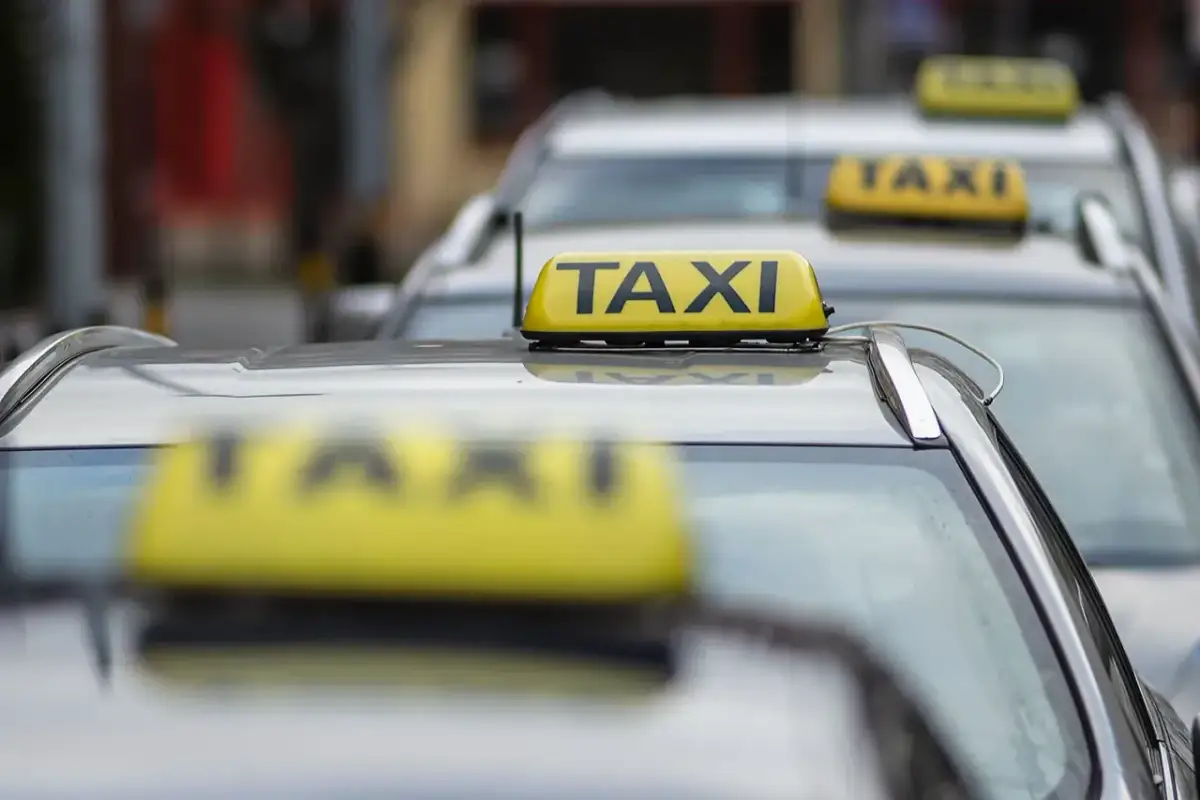 Ile kosztuje taxi z Konina do Lichenia? Sprawdź ceny i ukryte opłaty