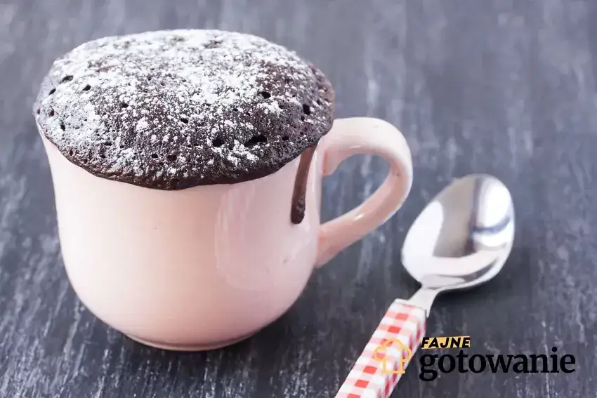 Babeczka z mikrofali: idealny deser w 3 minuty? Sprawdź przepis!