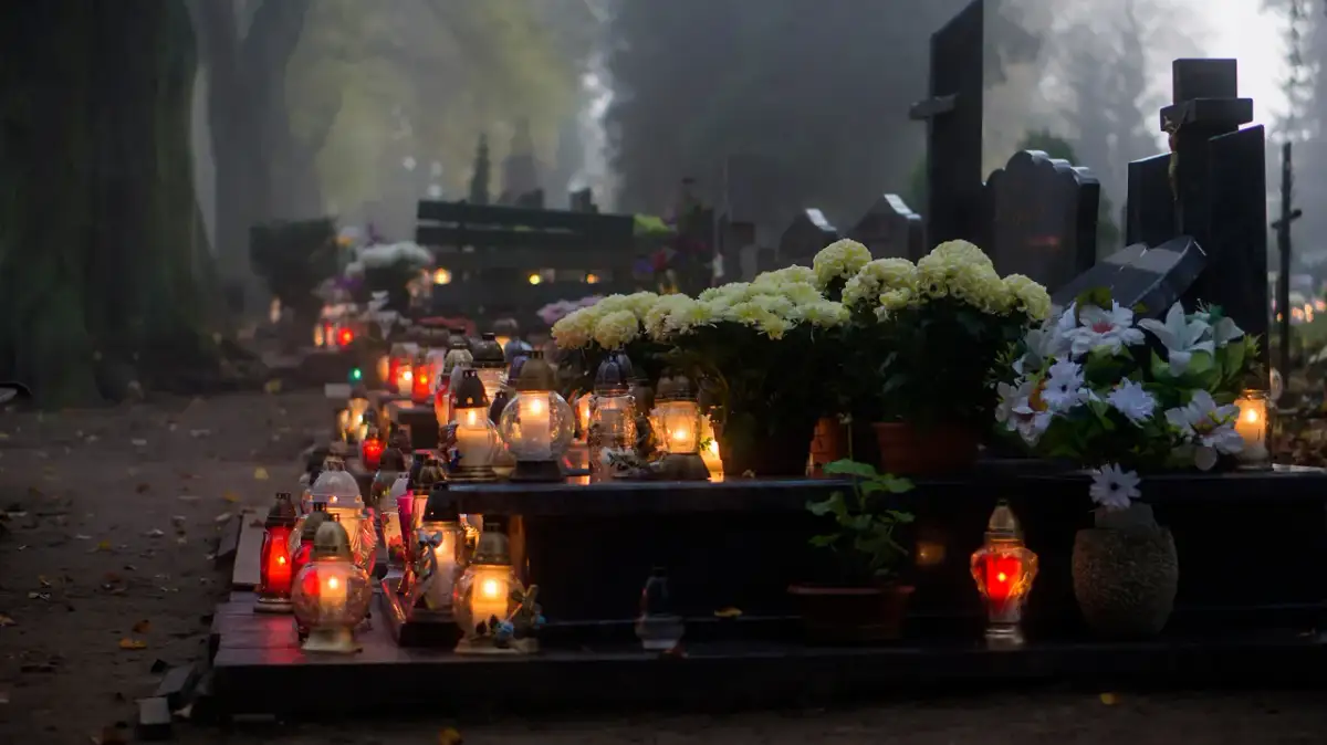 Czy można przynosić rzeczy z cmentarza do domu? Etyka i przesądy