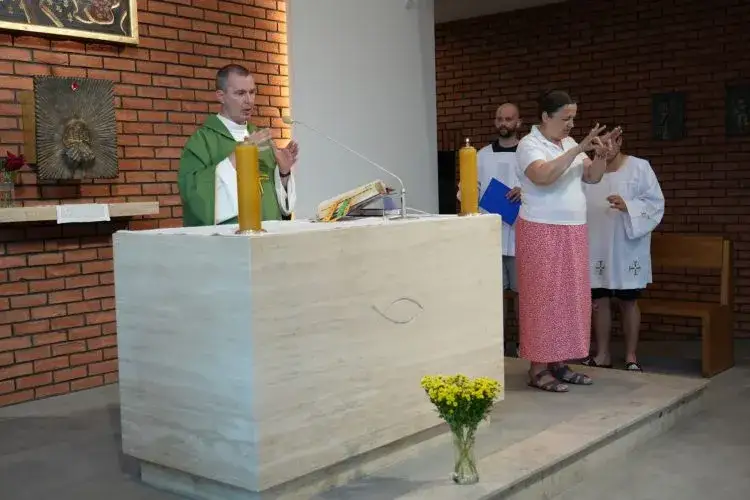 Duszpasterstwo niesłyszących w Polsce: wsparcie i msze w języku migowym