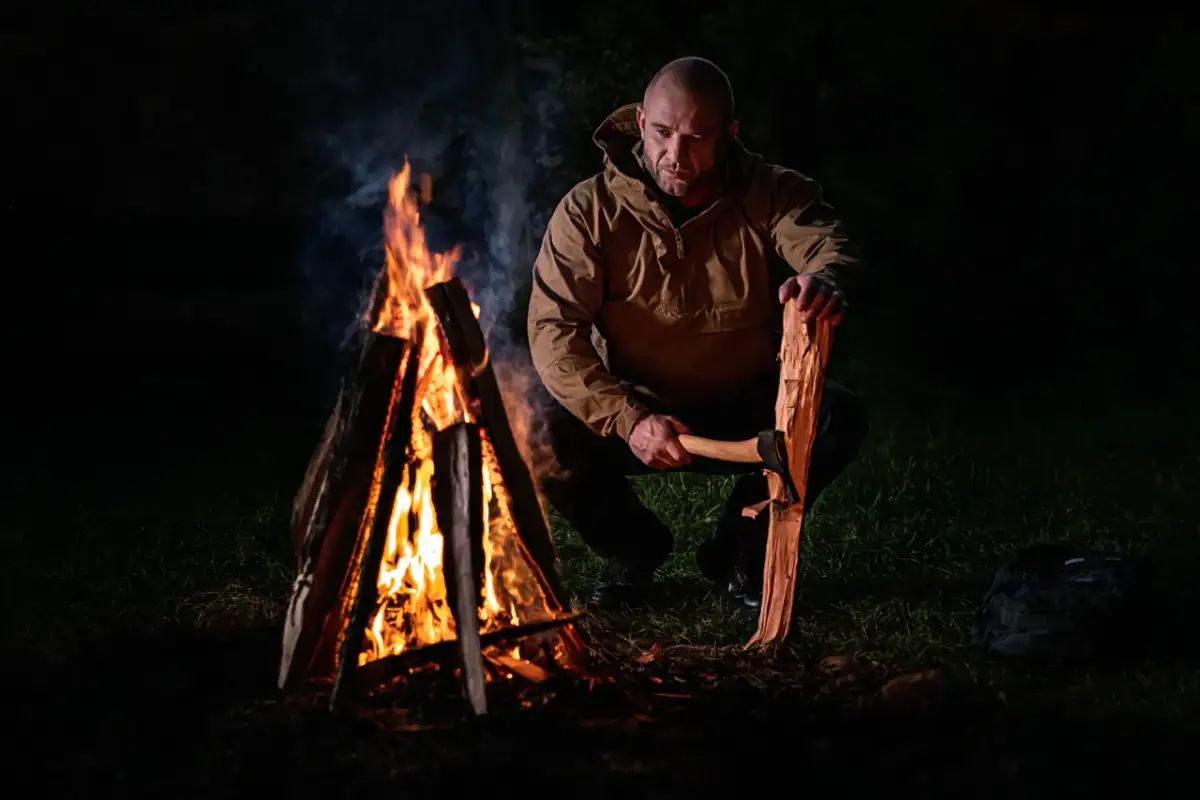 Jak rozpalić ognisko bez zapałek - skuteczne metody i porady