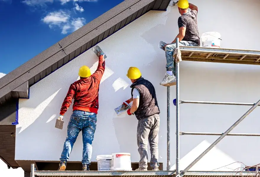 Tynk natryskowy czy zacierany - która metoda tynkowania jest lepsza?