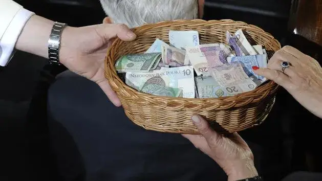 Z czego utrzymuje się kościół? Odkryj źródła finansowania i zmiany