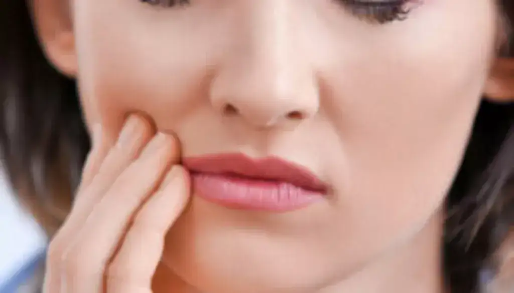 Ból po wyrwaniu zęba: Jak długo trwa i jak go złagodzić?