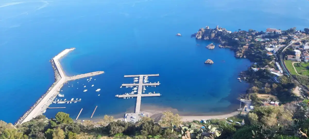 Cefalù: Gdzie zjeść? Od street foodu po widoki na morze!