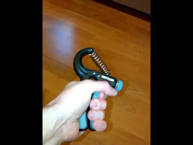 Jak ćwiczyć ściskaczem do rąk? Sekret silnego chwytu