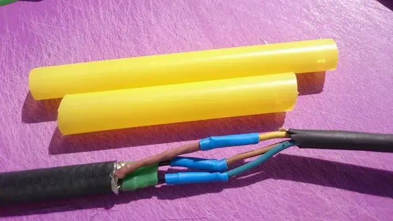 Jak bezpiecznie podłączyć kabel grzewczy: poradnik krok po kroku