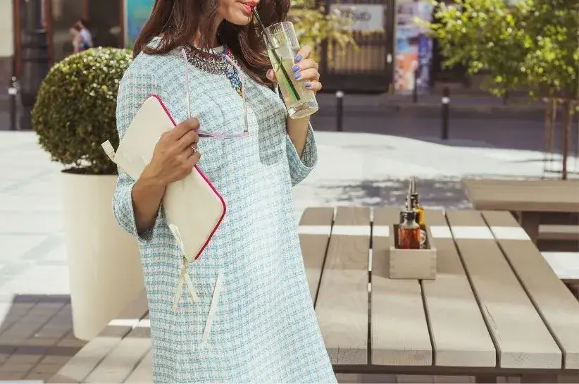 Pudełkowa bluzka co to znaczy? Odkryj jej styl i zastosowanie