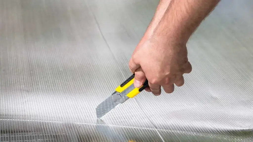 Cięcie poliwęglanu: jak uniknąć błędów i ciąć jak ekspert?