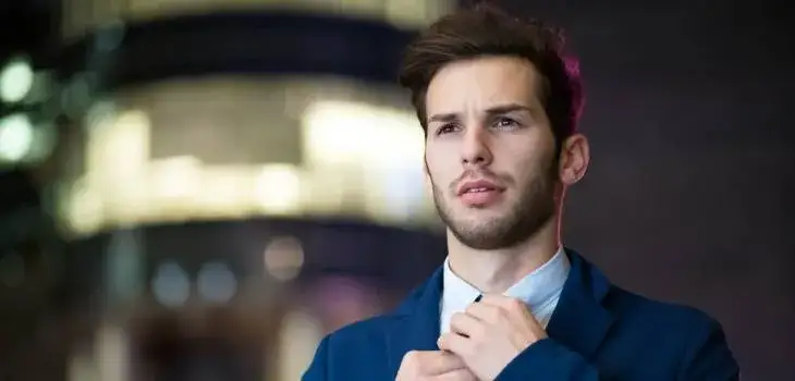 Jak ubrać się na rozmowę o pracę latem, by wyglądać profesjonalnie?