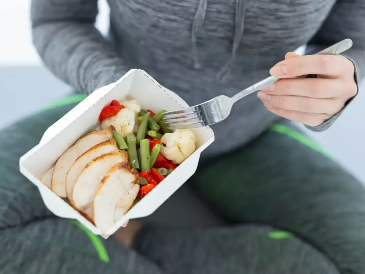 Keto po treningu: Jak jeść, by rosnąć i nie wyjść z ketozy?