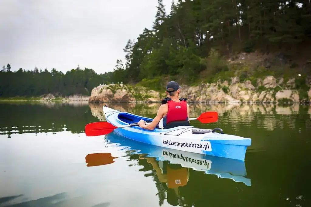 Spływ kajakowy Nielestno: Odkryj najlepsze trasy, ceny i porady