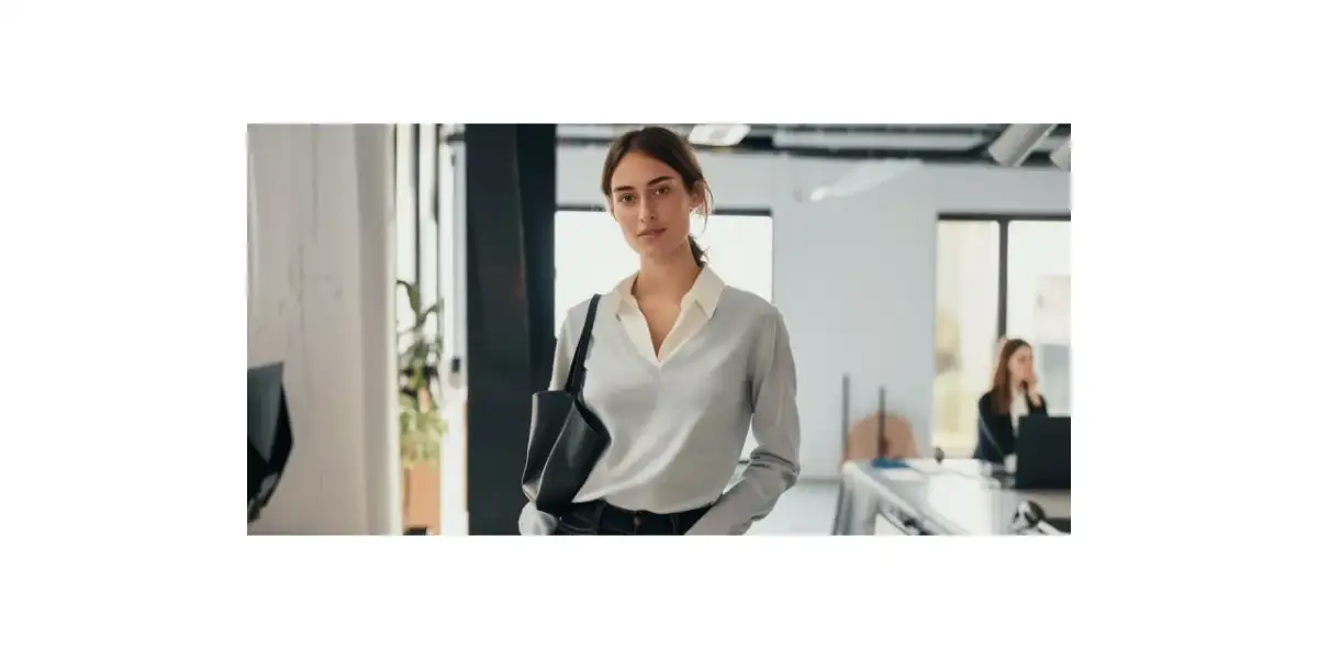 Co pod sweter w serek damski, aby wyglądać stylowo i czuć się komfortowo?