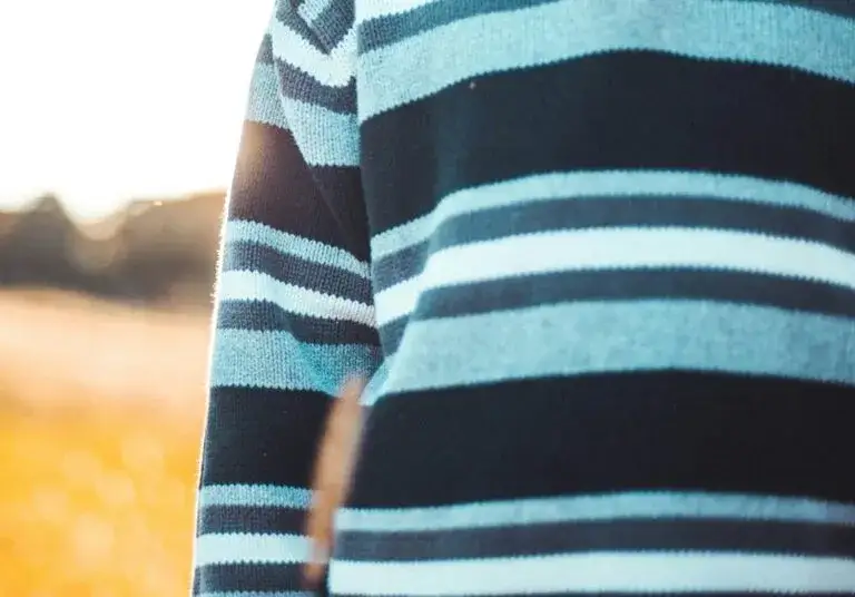 Jak zrobić, żeby sweter nie zostawiał kłaczków - skuteczne sposoby