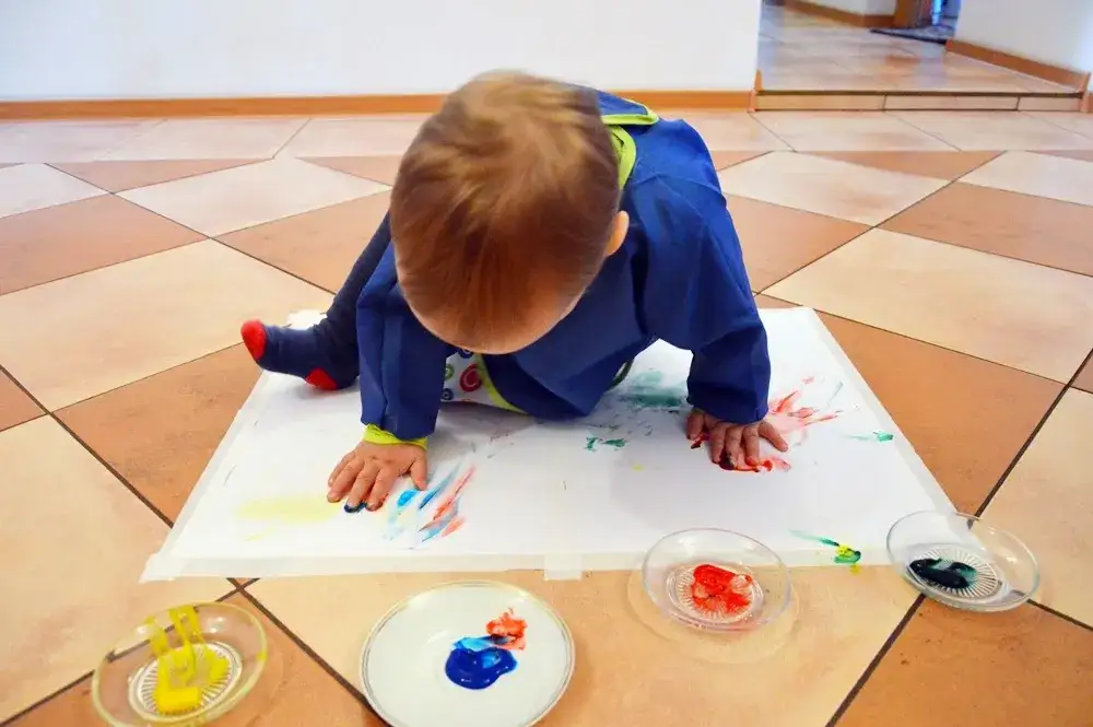 Bezpieczne farby dla rocznego dziecka: Jak rozwijać malucha