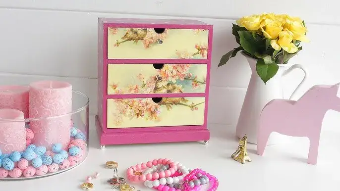 Prosta szkatułka na biżuterię krok po kroku. Zrób to sama bez stresu!