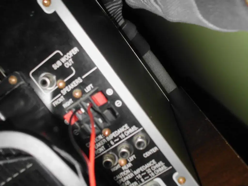 Jak podłączyć głośniki od wieży do telewizora bez problemów