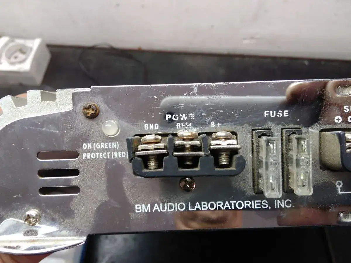 Jak podłączyć wzmacniacz samochodowy w domu bez ryzyka uszkodzenia