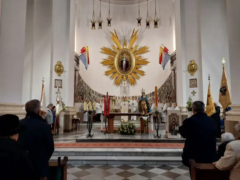 Czego nie wolno robić w kościele? Unikaj tych 10 błędów