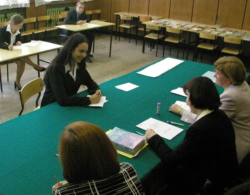 Jak zacząć maturę ustną, aby zrobić dobre wrażenie i uniknąć stresu