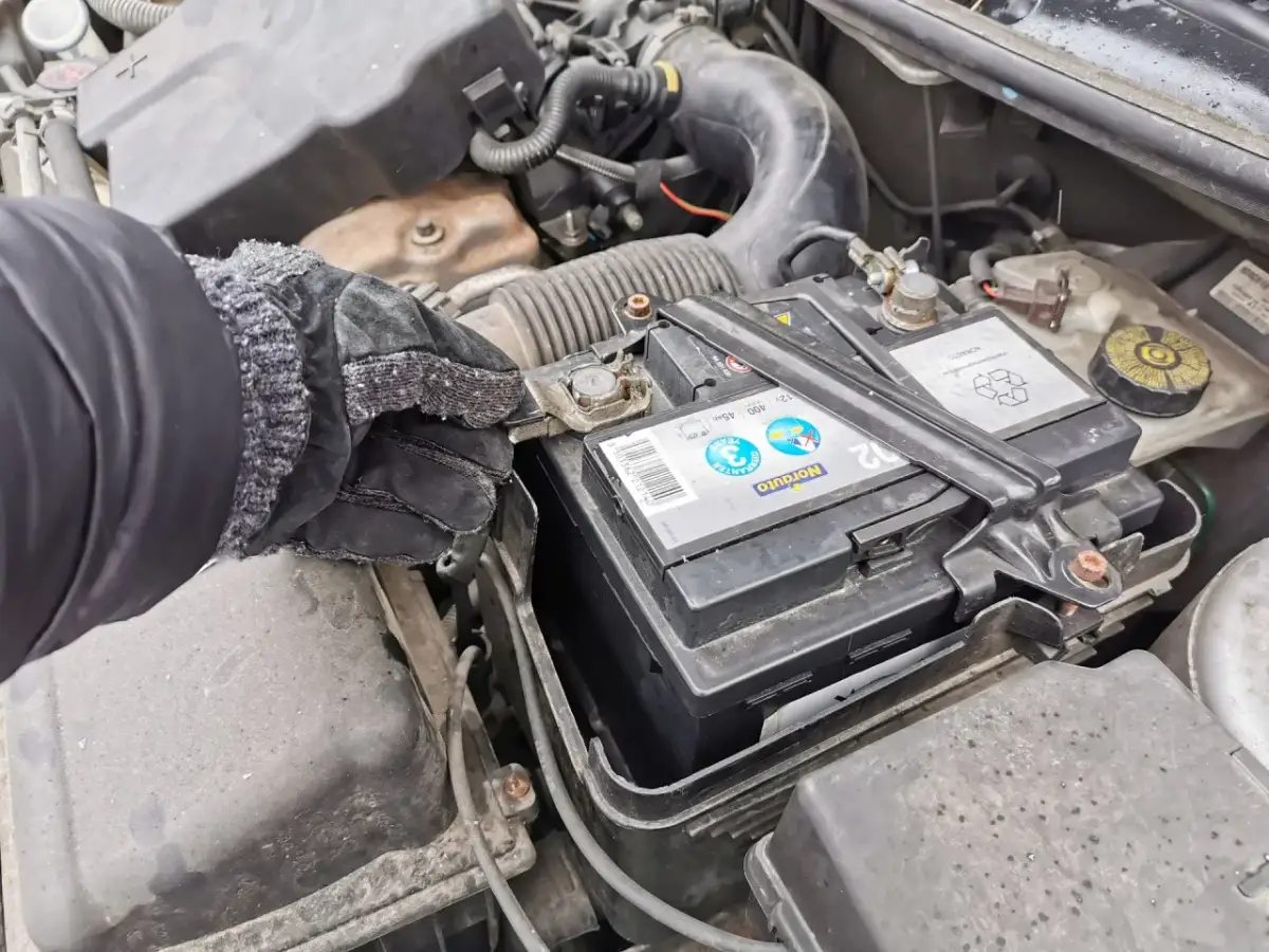 Jak podłączyć prostownik do ciężarówki - uniknij błędów i zagrożeń