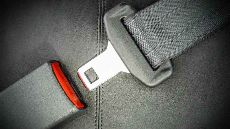 Jak rozwinąć pas bezpieczeństwa i zapewnić sobie bezpieczeństwo w samochodzie