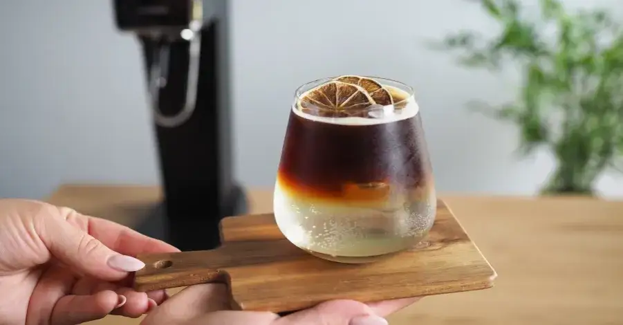 Jak zrobić domowe napoje gazowane? Saturator, syropy, oszczędność!