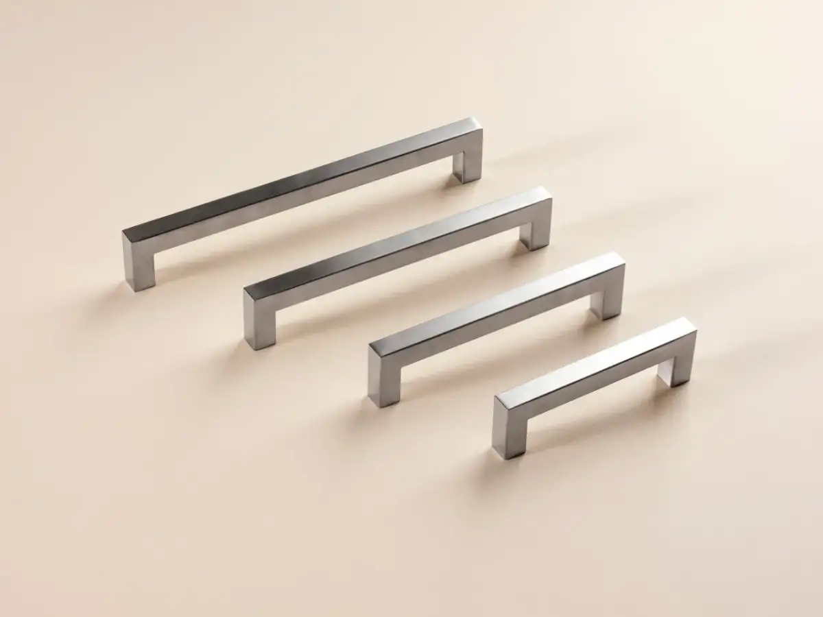 Jakie uchwyty do szarych mebli kuchennych wybrać, aby uniknąć błędów?