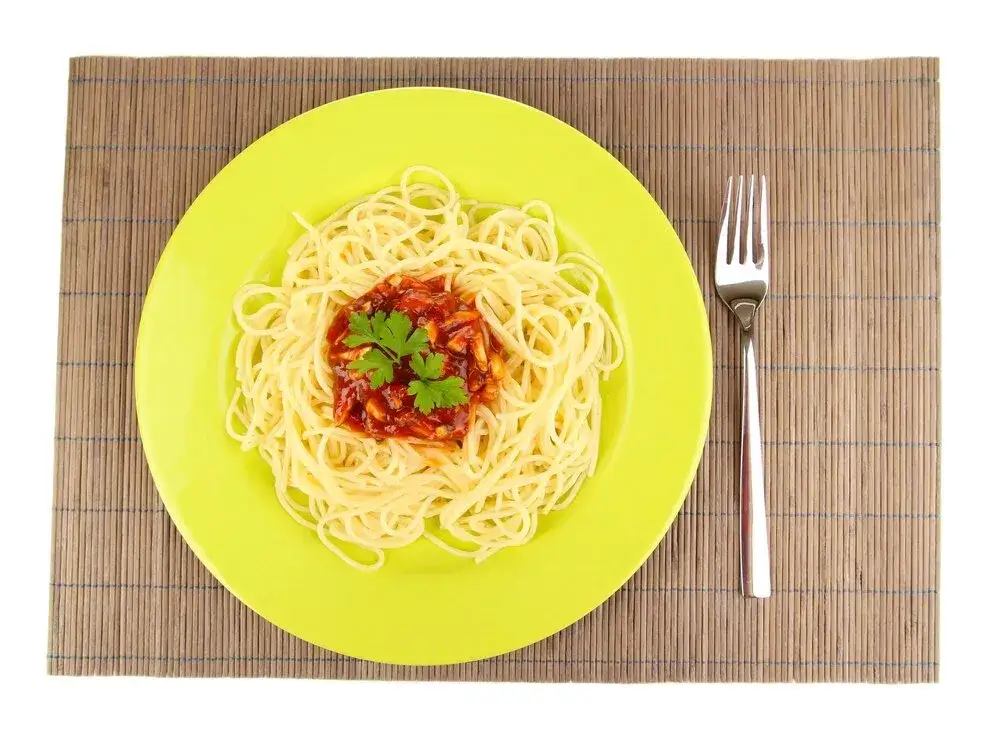 Ile spaghetti na 4 osoby? Porady eksperta + triki bez wagi