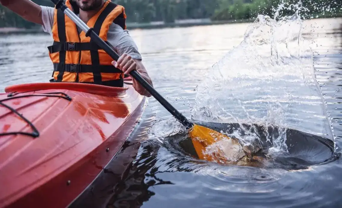 Mazury kajakiem: Wybierz szlak i zaplanuj idealny spływ