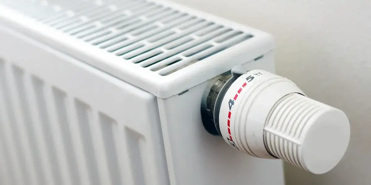 Jak oszczędzać na ogrzewaniu w bloku i uniknąć wysokich rachunków