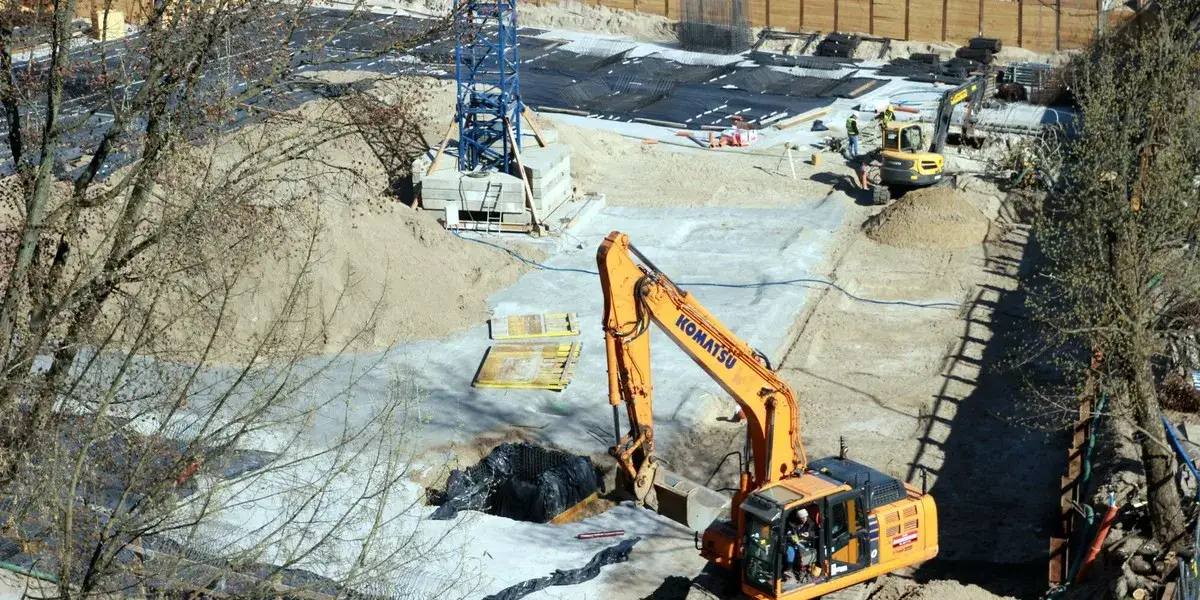 Ile zarabia deweloper na domu? Zaskakujące fakty o zyskach i ryzyku