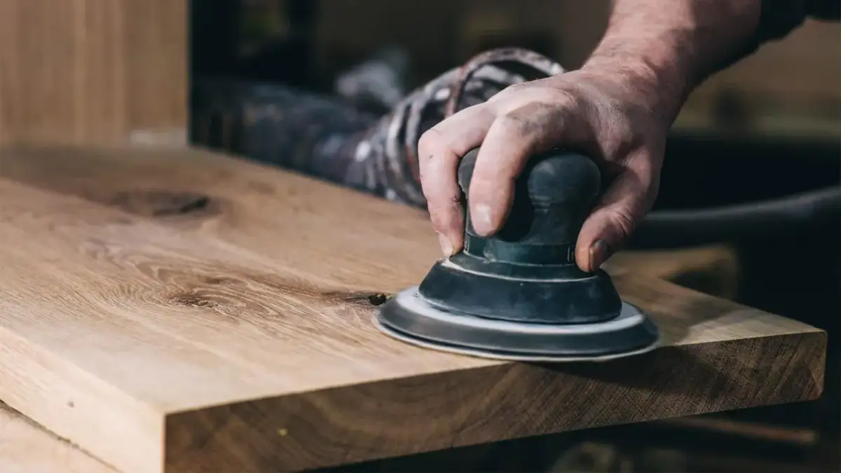 Jak szlifować drewno wiertarką - skuteczne techniki i porady