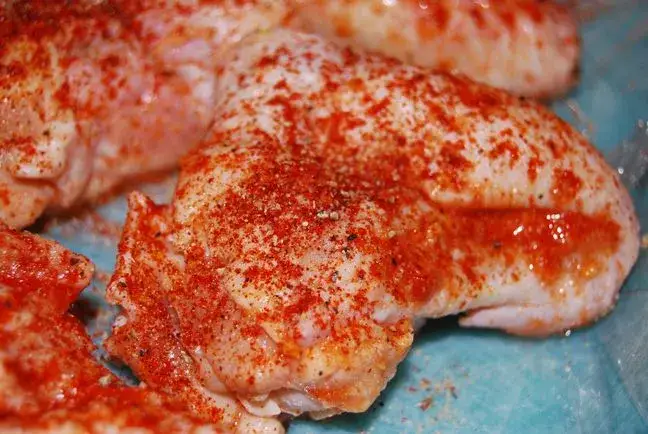 Ile kalorii ma skrzydełko z kurczaka? Zaskakujące fakty o kaloriach