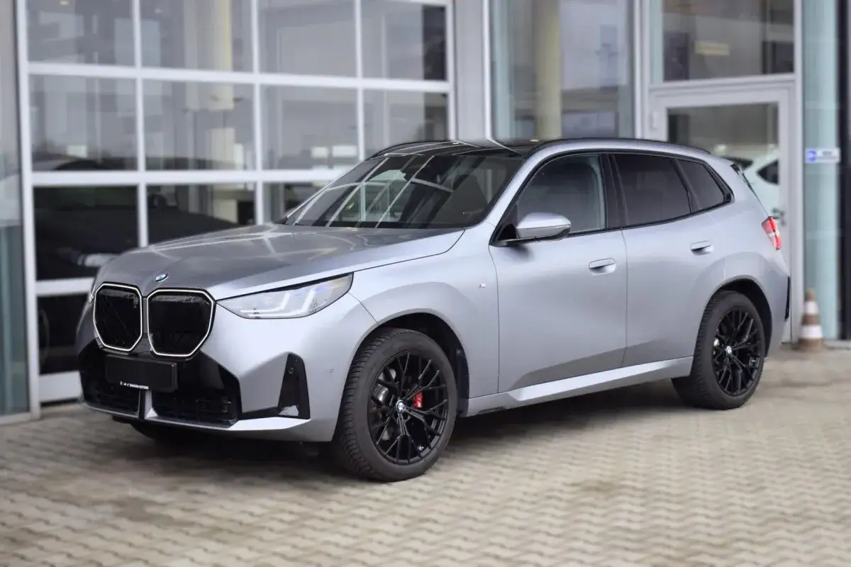 BMW X3 G45: Większy, cyfrowy, hybrydowy. Polskie ceny od 245 tys.