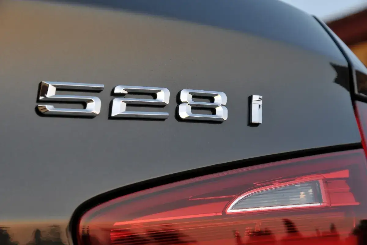 Jak sprawdzić oznaczenie silnika BMW i uniknąć kosztownych błędów