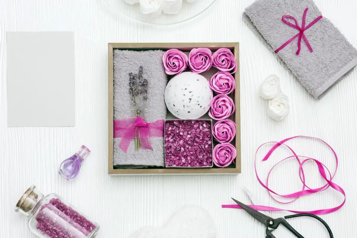 Jak zapakować miękki prezent w kreatywny sposób, który zachwyci każdego