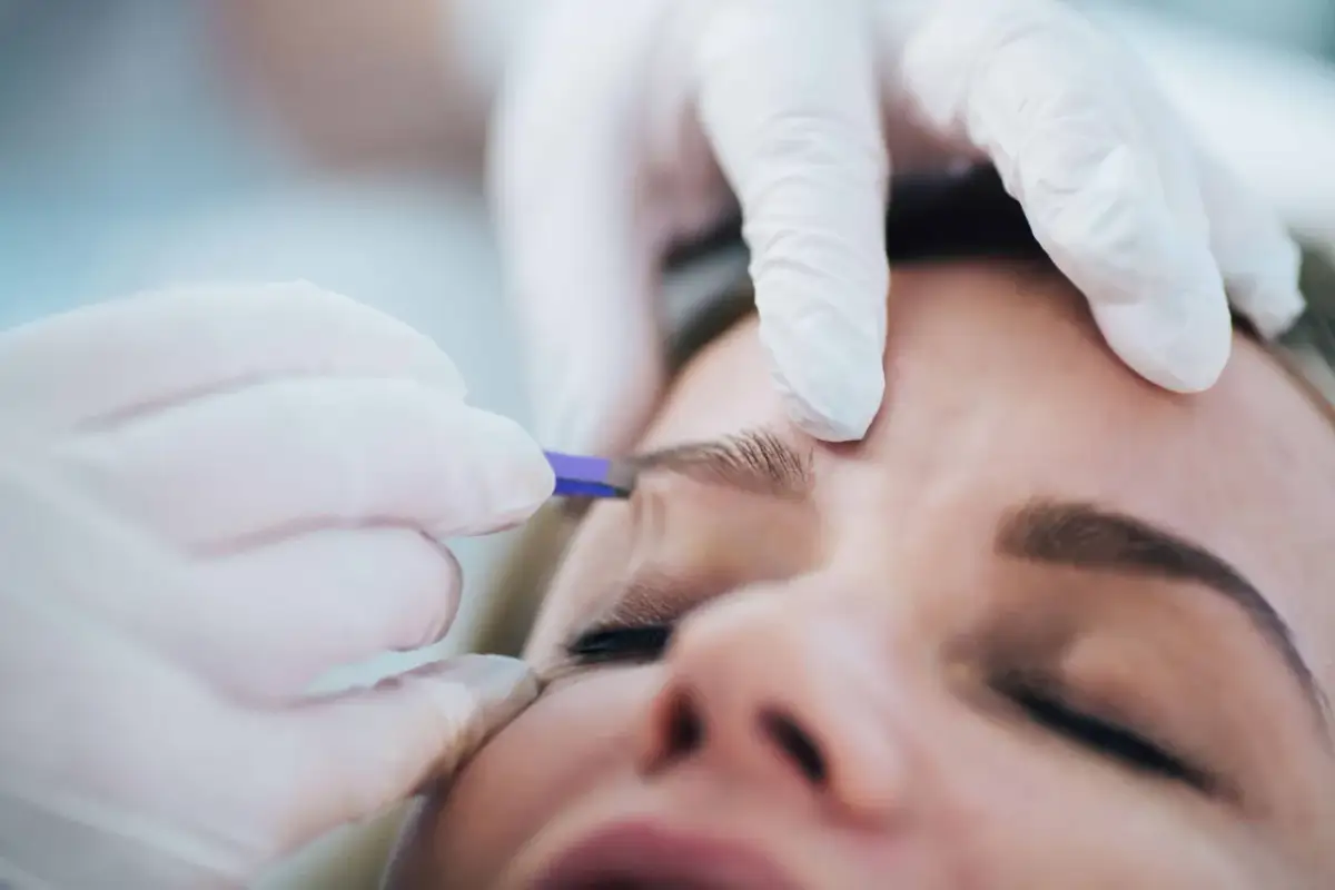 Gdzie najlepiej zrobić makijaż permanentny w Białymstoku? Sprawdź opinie!