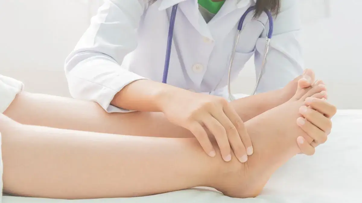 Kiedy zejdzie opuchlizna po porodzie? Poznaj czas ustępowania i porady