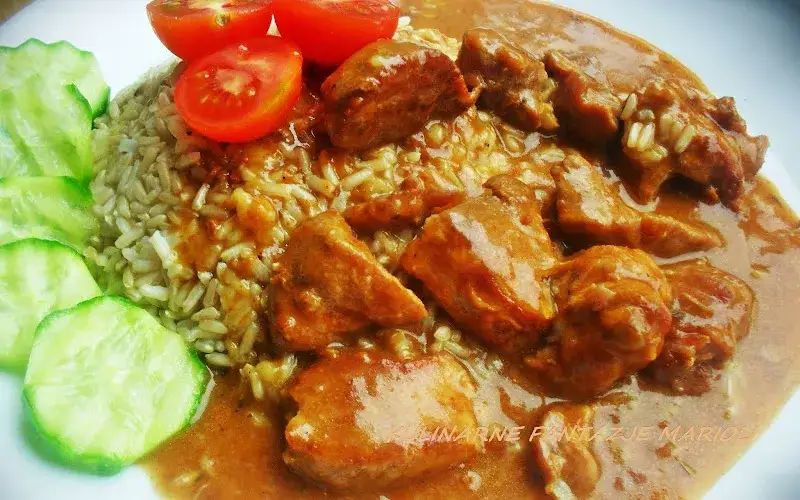 Idealny gulasz wieprzowy: Kruche mięso, aksamitny sos bez błędów