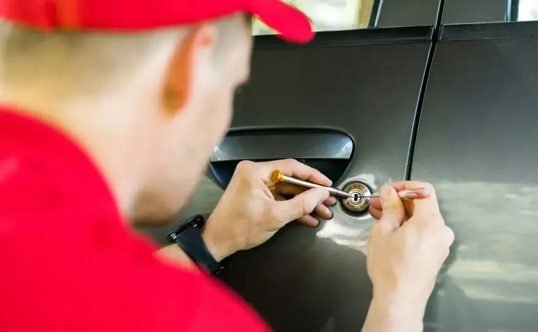 Zatrzasnąłeś drzwi antywłamaniowe? Jak otworzyć bez zniszczeń