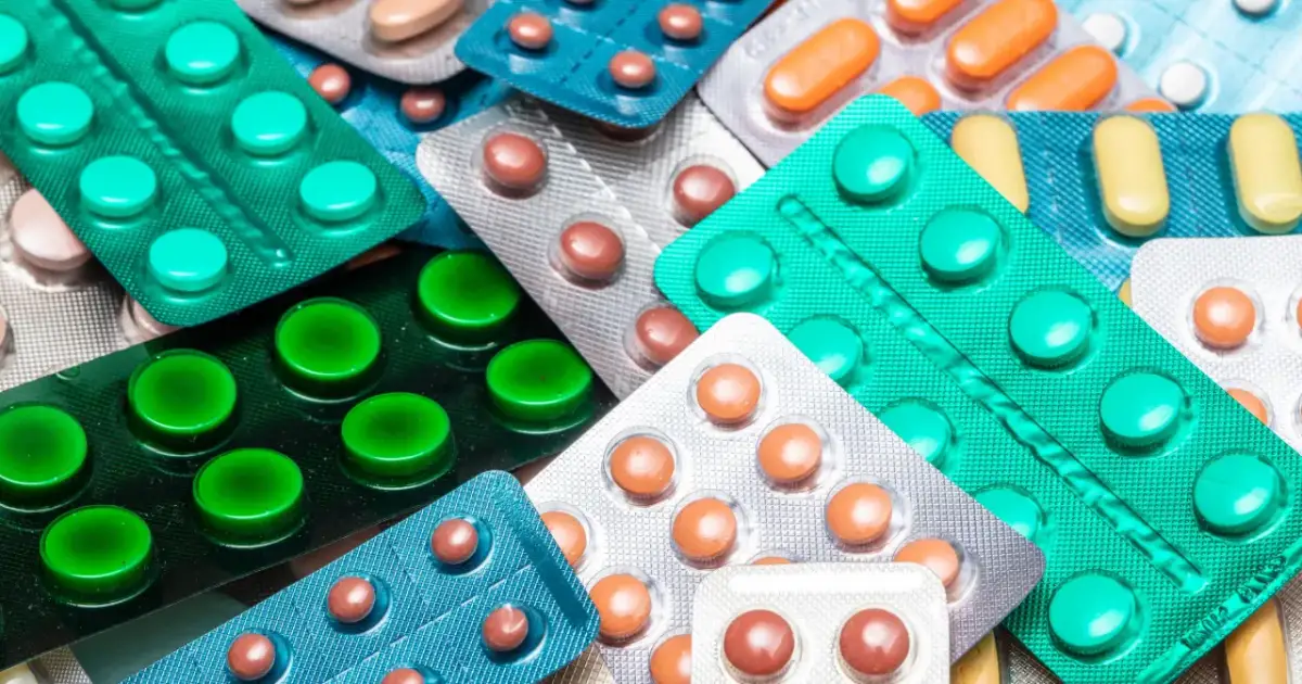 Leki bez recepty a kierowca: Które są groźne? Pełna lista