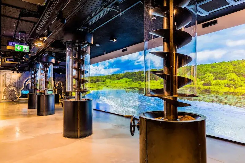 Z czego się robi wódkę? Odkryj składniki i proces produkcji